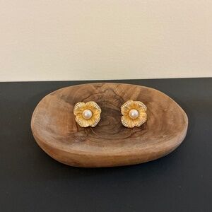 Christian Dior Vintage Earrring Gold tone Pearl Flower